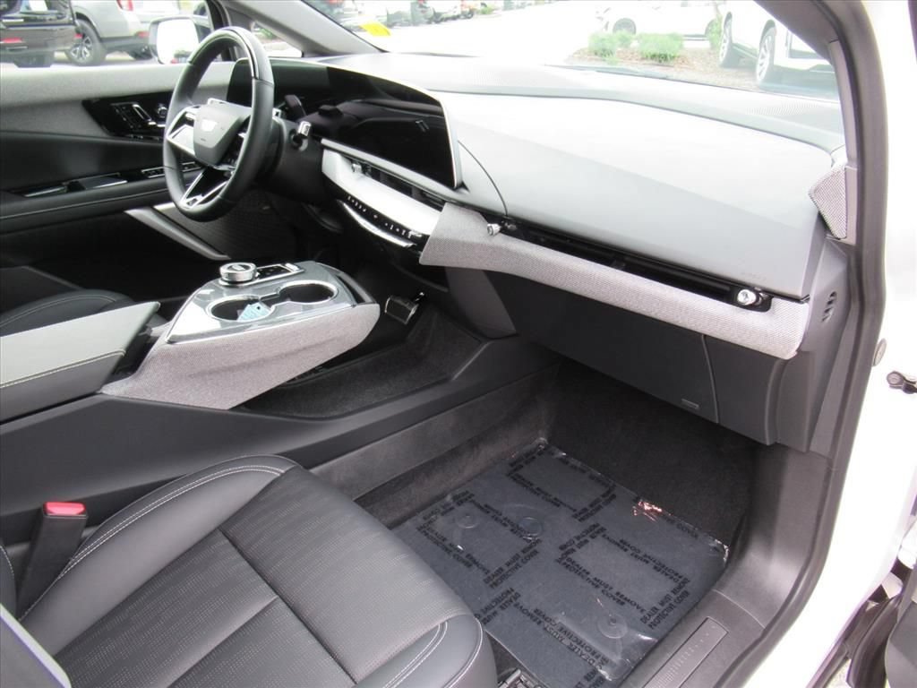 Certified 2025 Cadillac Optiq Luxury 2 w/ LPO, Floor Liner Package AWD/4WD image 12