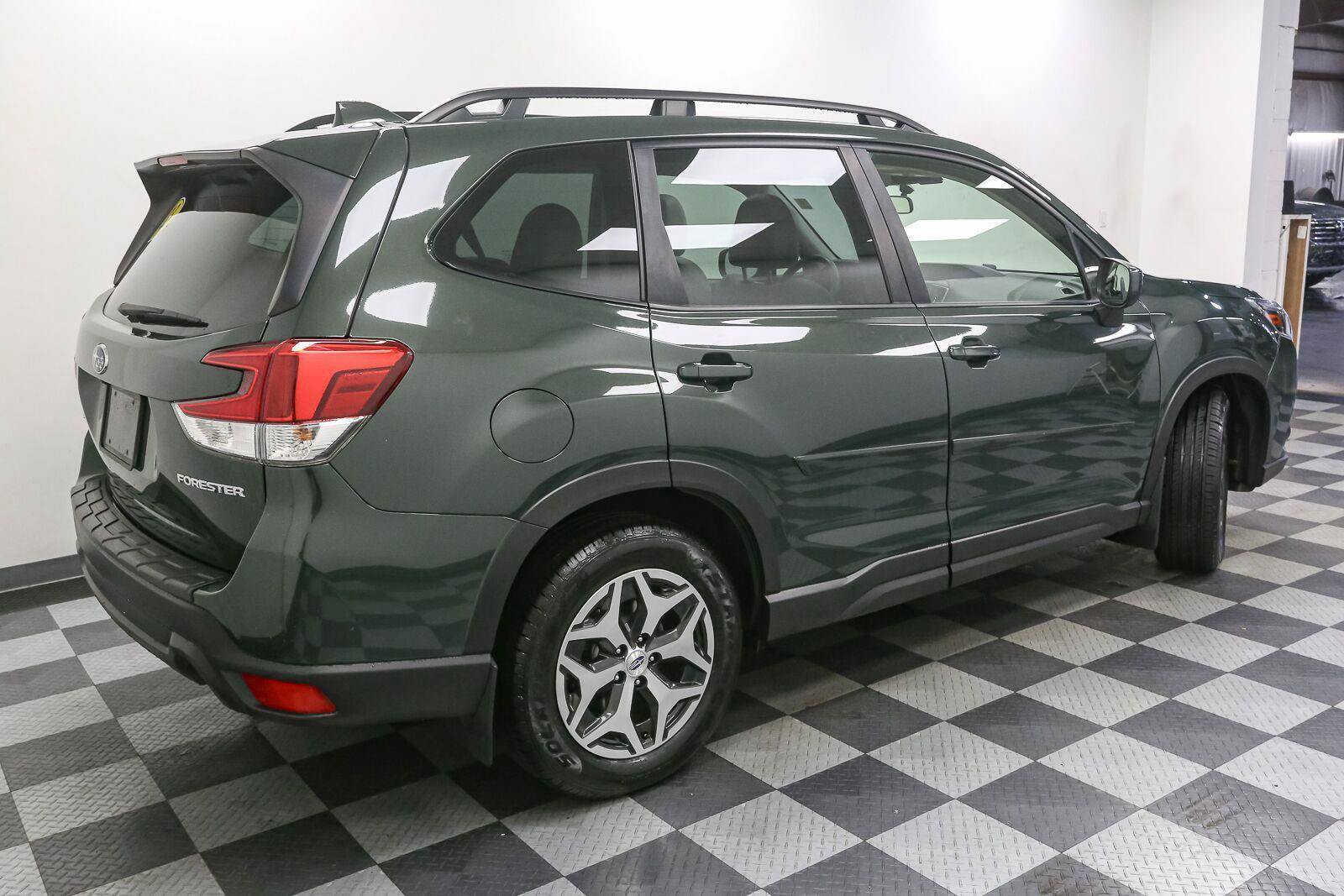 Used 2023 Subaru Forester Premium AWD/4WD image 8