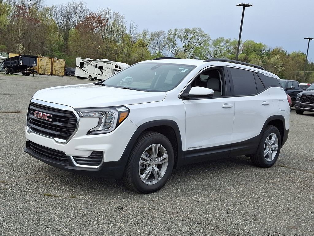 Used 2023 GMC Terrain SLE w/ Driver Convenience Package image 6