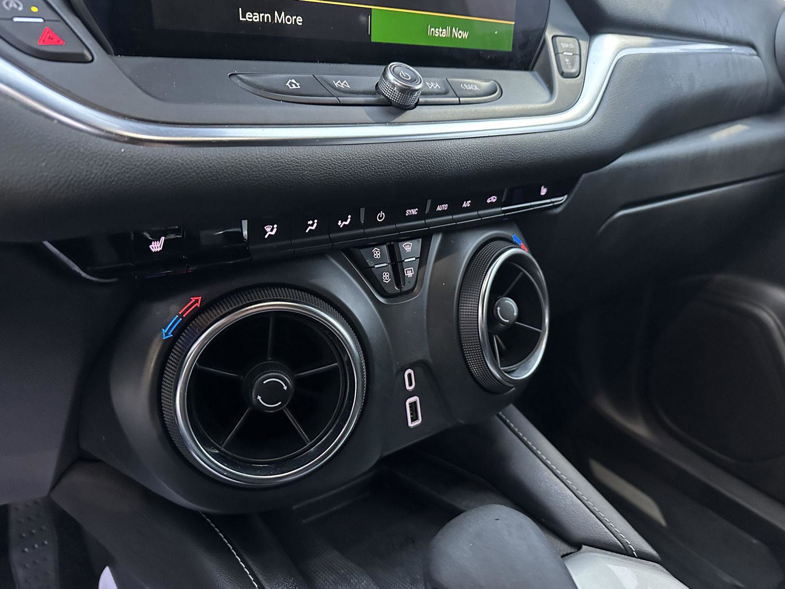 Used 2024 Chevrolet Blazer LT w/ Convenience Package FWD image 30