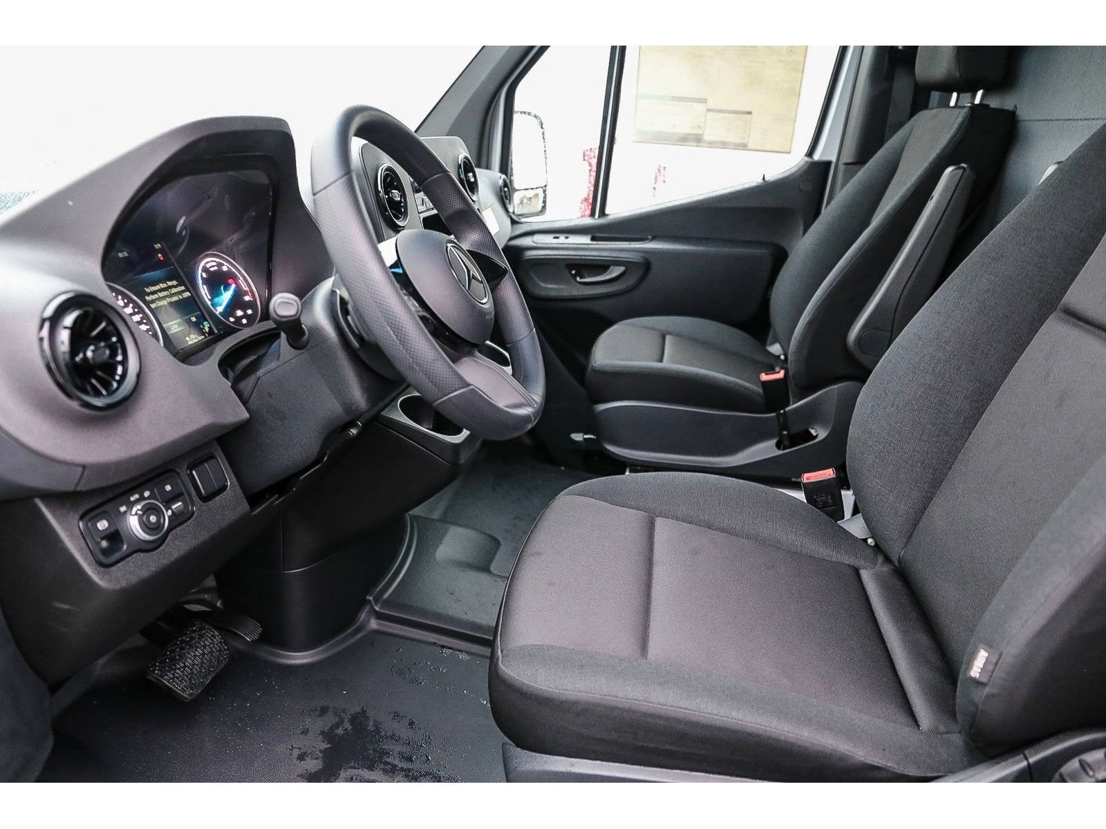 New 2024 Mercedes-Benz eSprinter 170 Cargo image 17