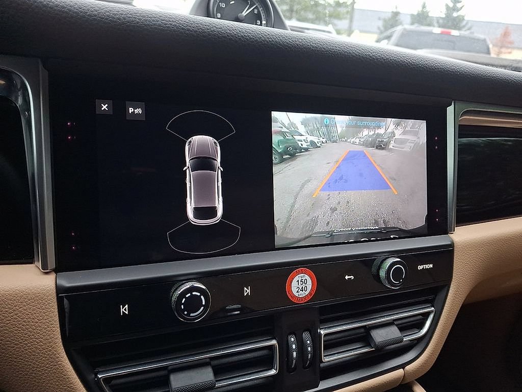 Used 2024 Porsche Macan AWD/4WD image 4