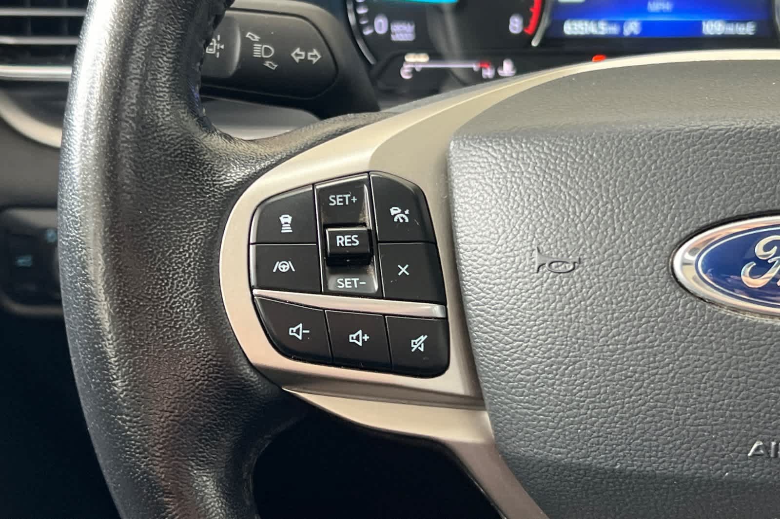 Used 2021 Ford Explorer XLT w/ Equipment Group 202A AWD/4WD image 28