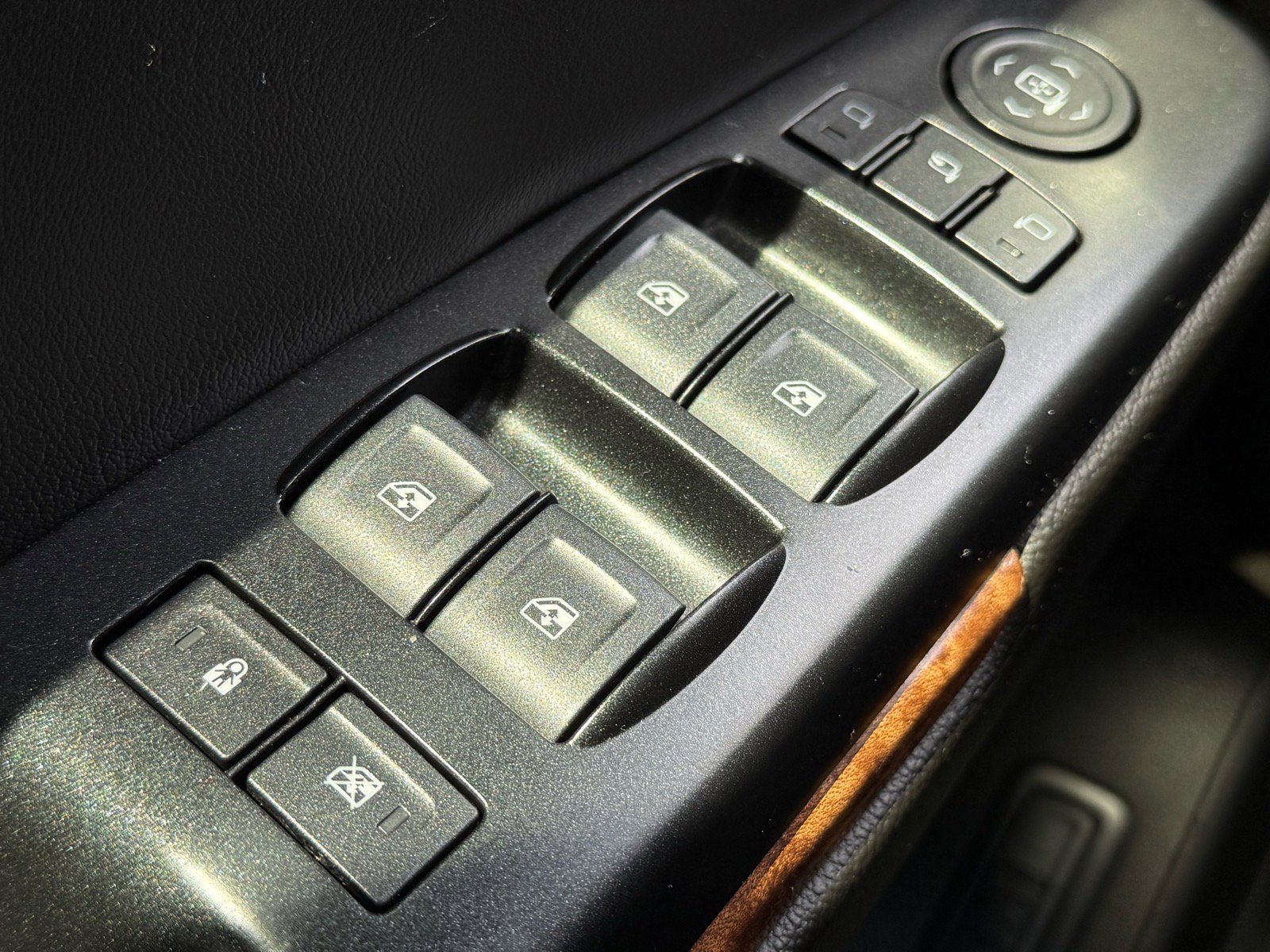 Used 2019 Chevrolet Suburban Premier image 17