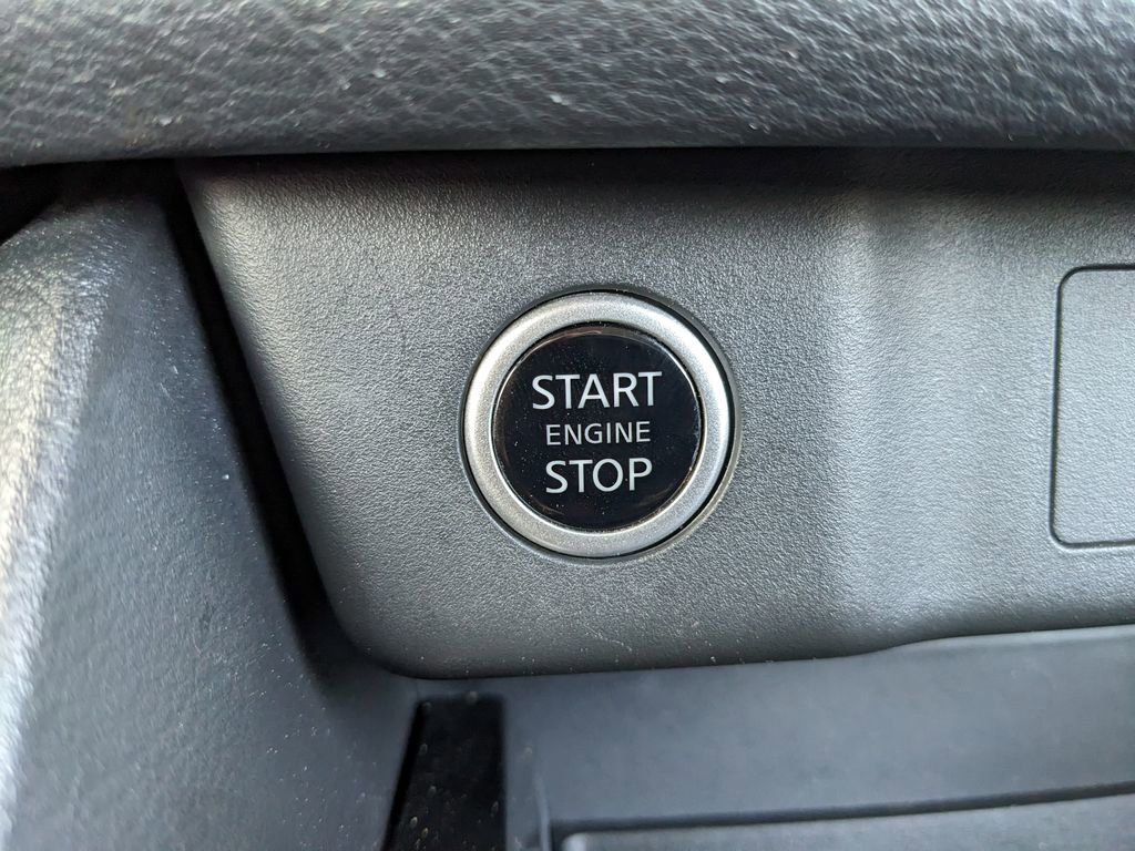 Used 2023 Nissan Rogue S image 27