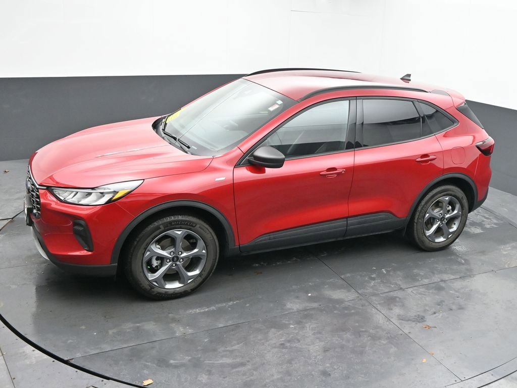 Used 2025 Ford Escape ST-Line w/ Cold Weather Package image 16