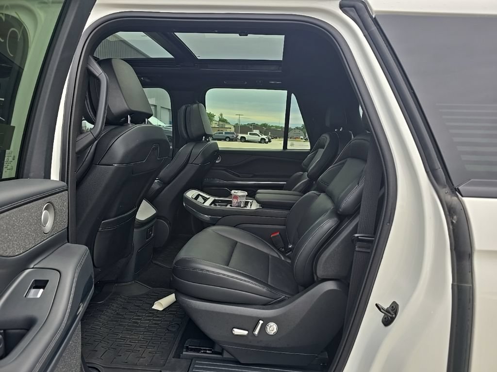 Used 2025 Lincoln Navigator L Reserve w/ Jet Appearance Package AWD/4WD image 18