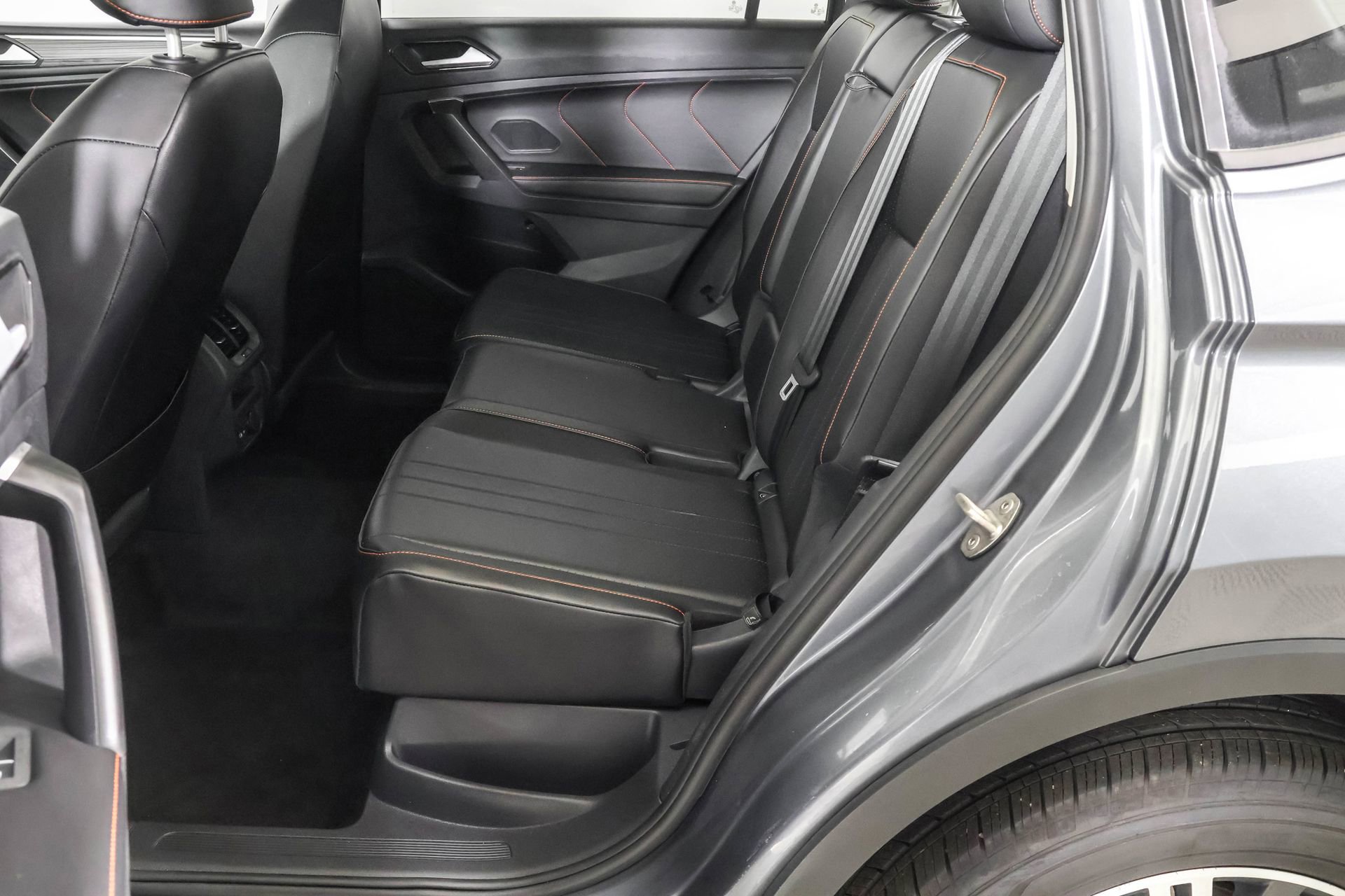 Used 2024 Volkswagen Tiguan Wolfsburg Edition image 33