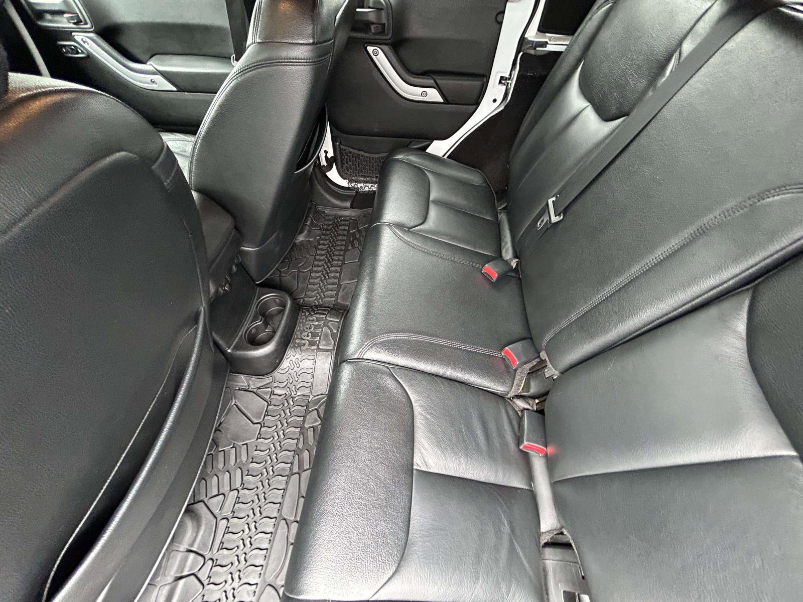 Used 2017 Jeep Wrangler Unlimited Sahara w/ Connectivity Group image 11