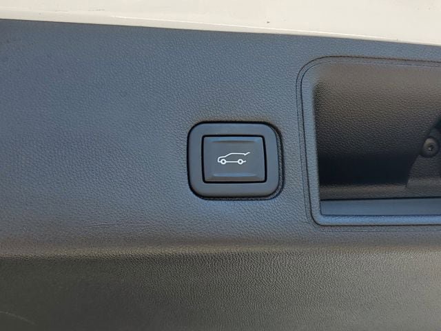 Used 2022 GMC Terrain SLT w/ Infotainment Package II FWD image 11