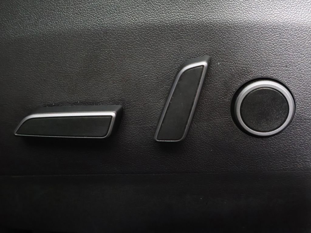 Used 2023 Tesla Model 3 Standard Range image 30