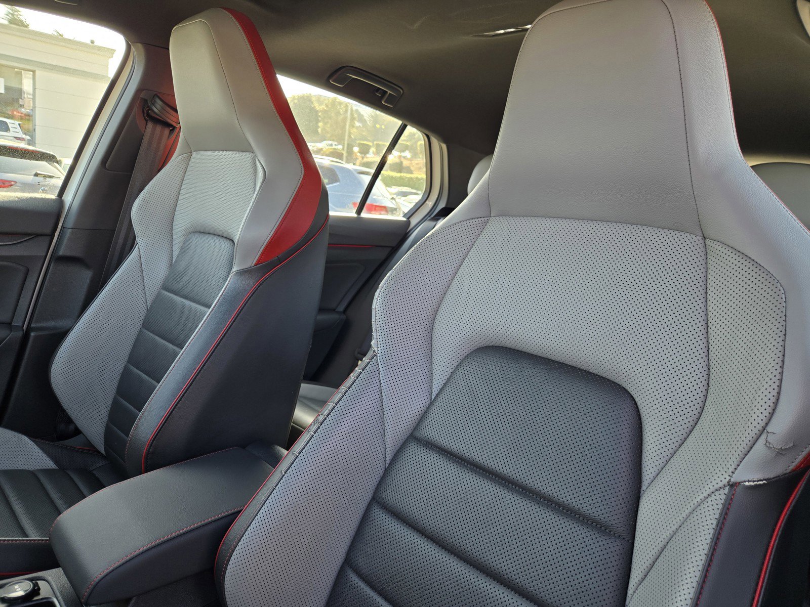 Used 2022 Volkswagen GTI SE w/ SE Leather Package image 17