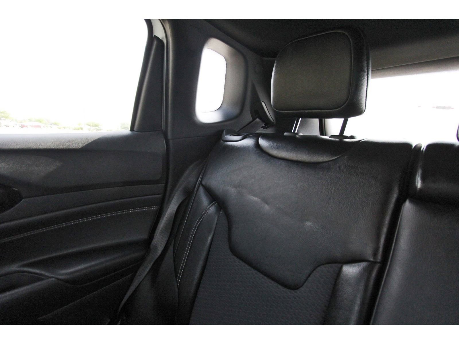 Used 2023 Jeep Compass Latitude w/ Convenience Group AWD/4WD image 14