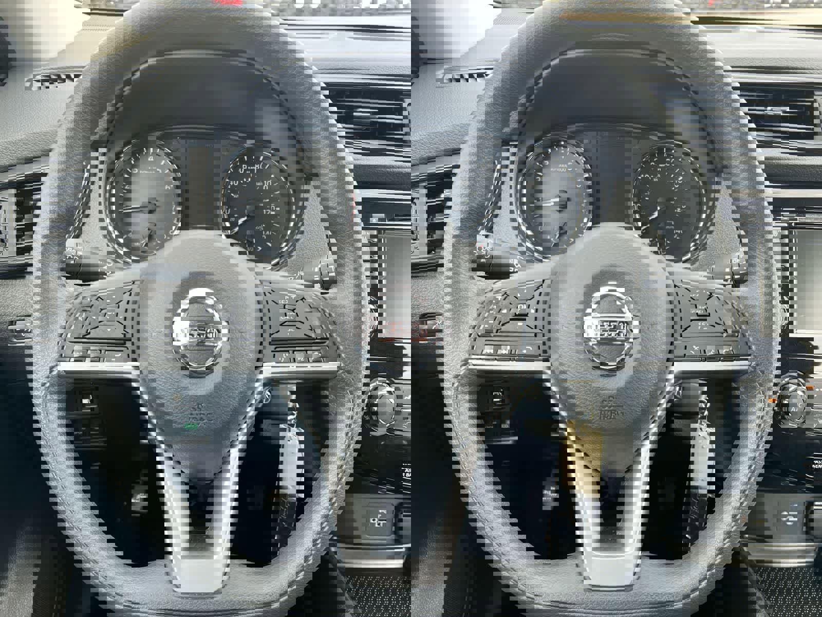 Used 2018 Nissan Rogue S image 22