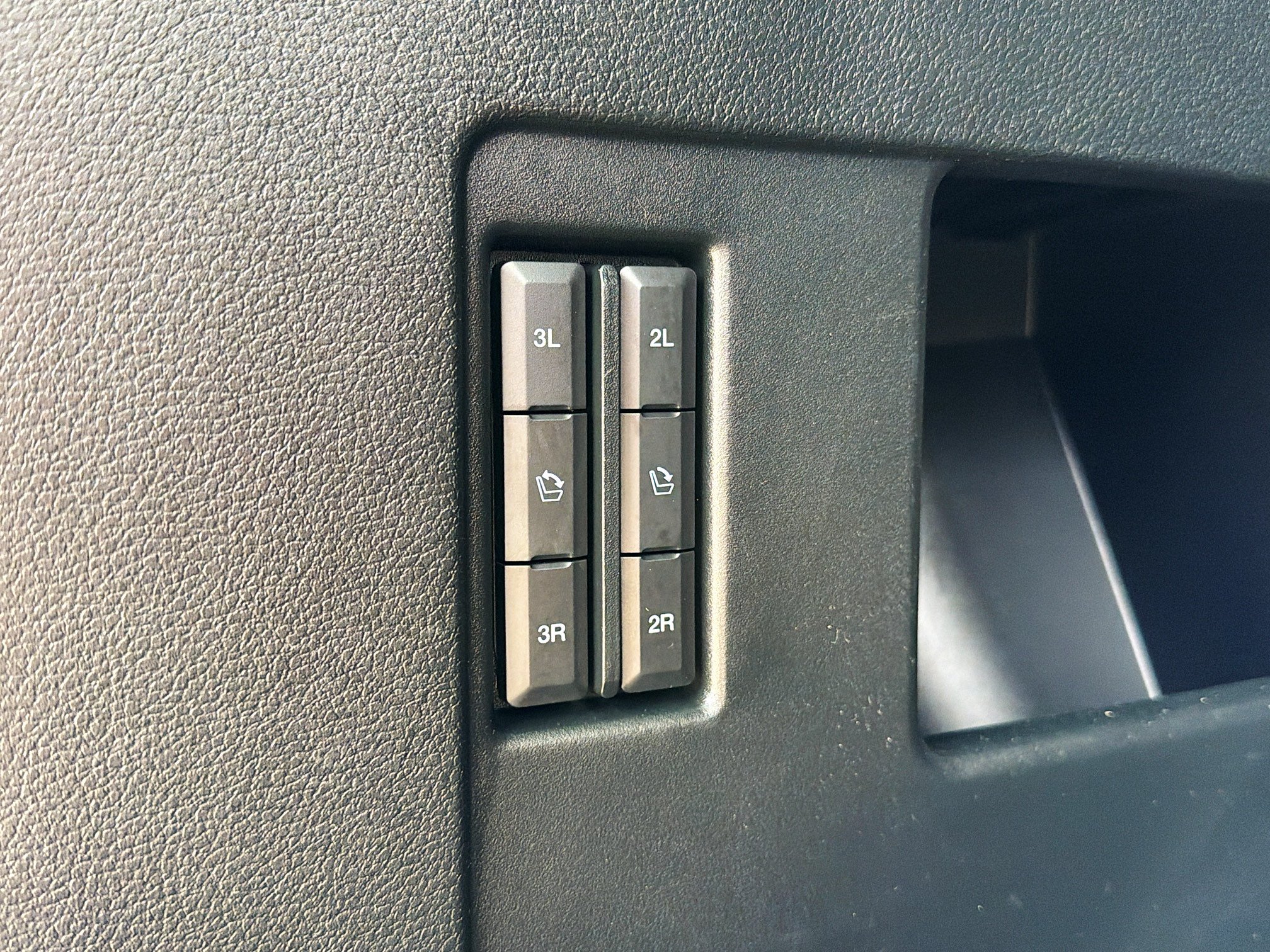 Used 2021 Ford Expedition Limited AWD/4WD image 22