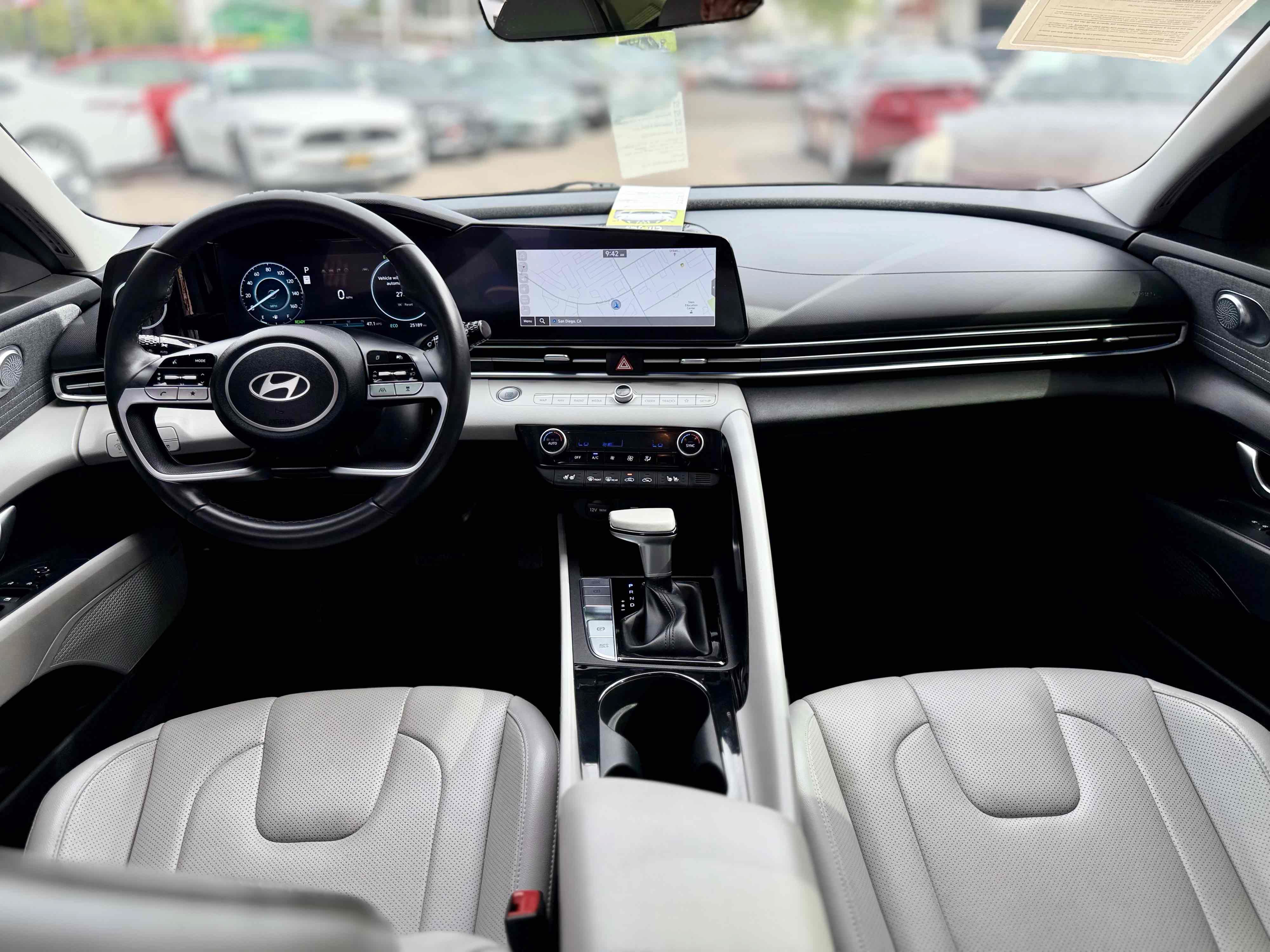 Used 2025 Hyundai Elantra Limited FWD image 23