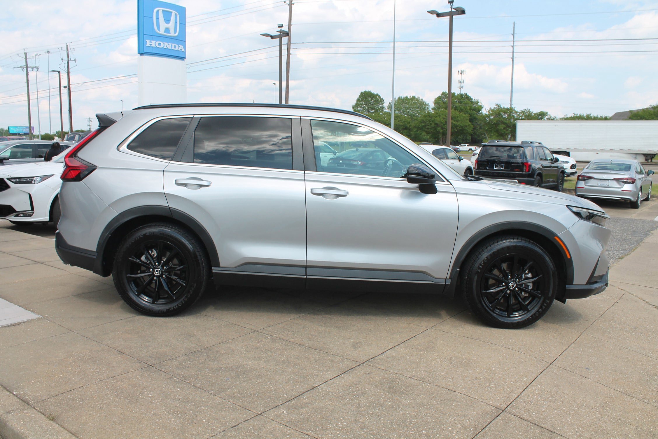 Used 2023 Honda CR-V Sport image 4