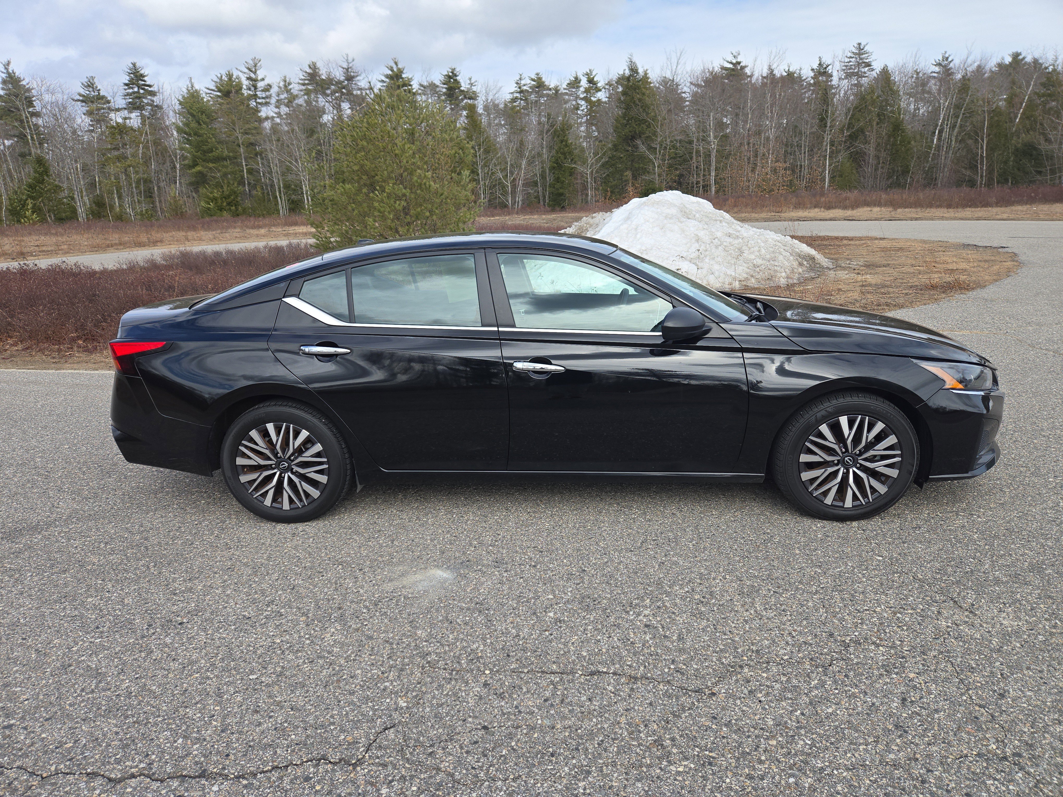Used 2024 Nissan Altima 2.5 SV image 4