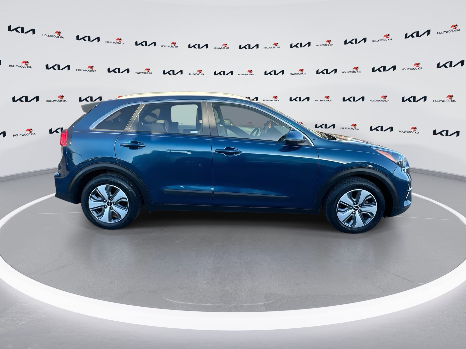 Used 2022 Kia Niro LX image 9