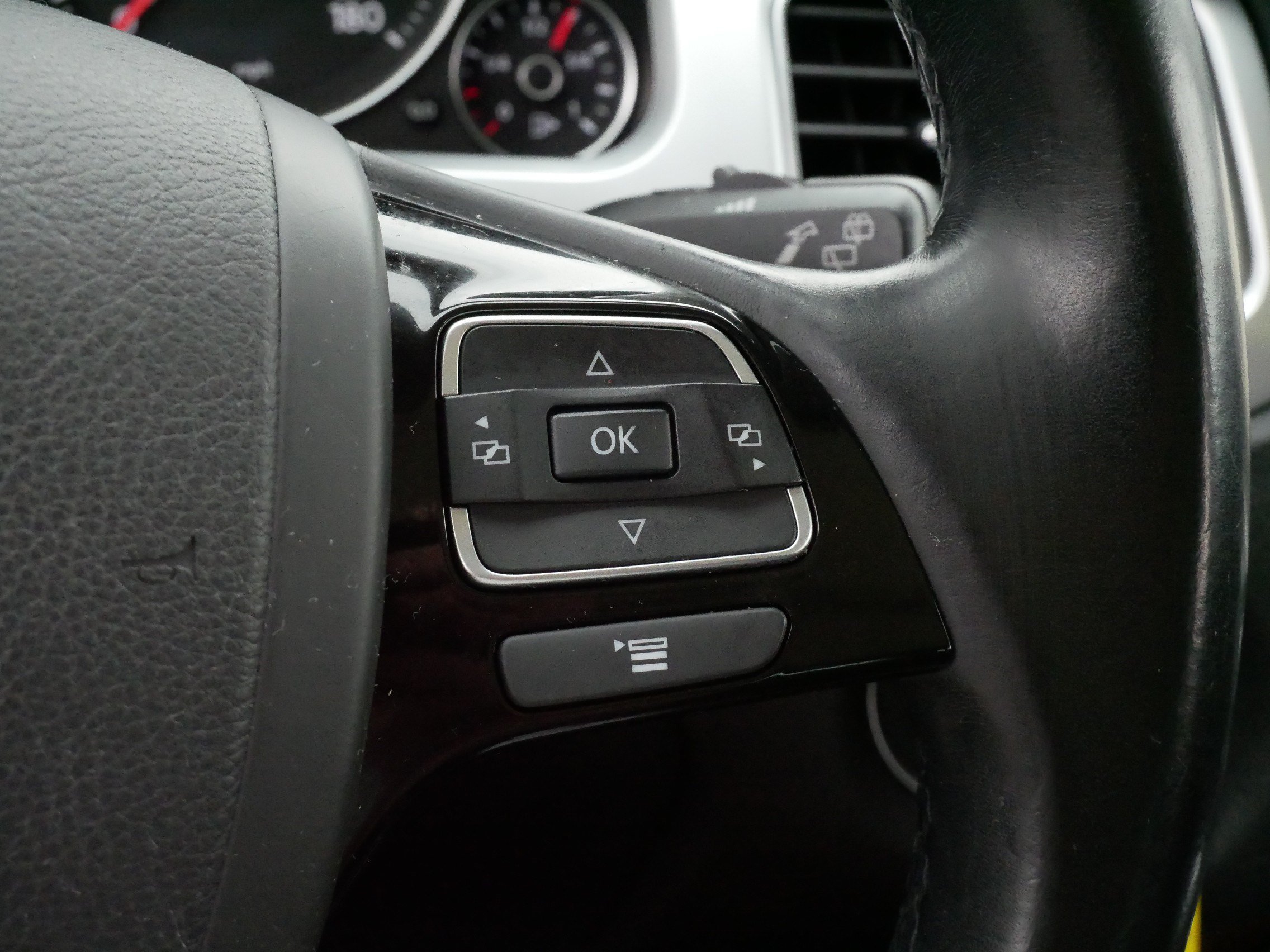 Used 2015 Volkswagen Touareg VR6 AWD/4WD image 26