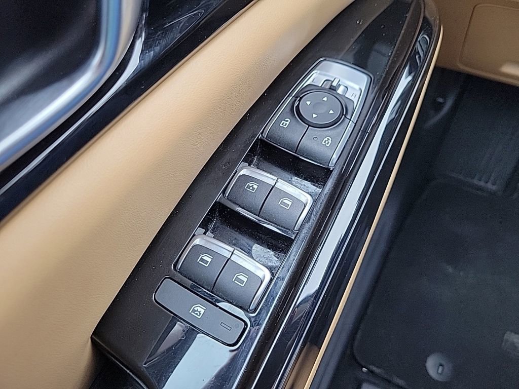 Used 2024 Kia Carnival EX image 28