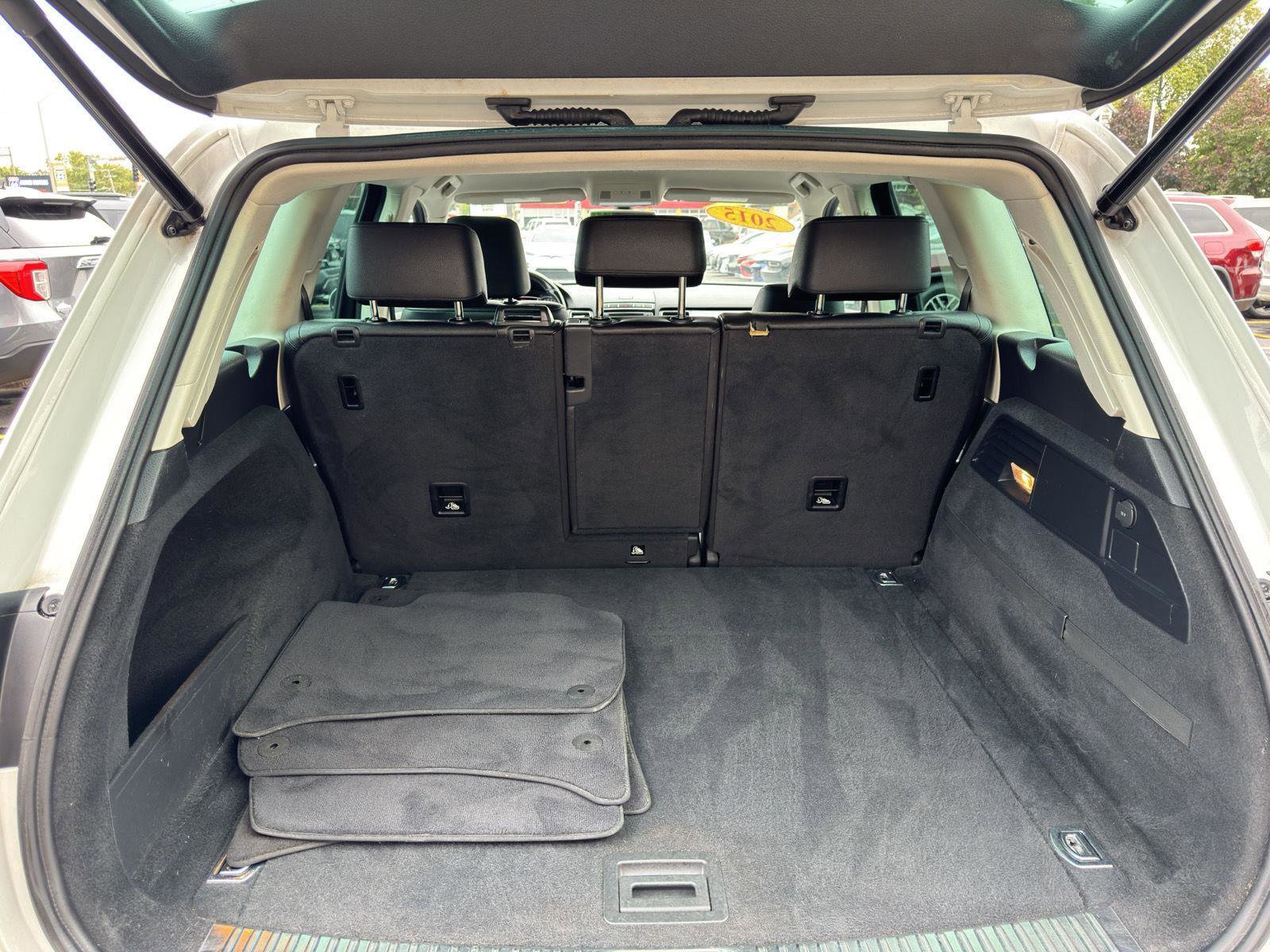 Used 2015 Volkswagen Touareg Sport image 35