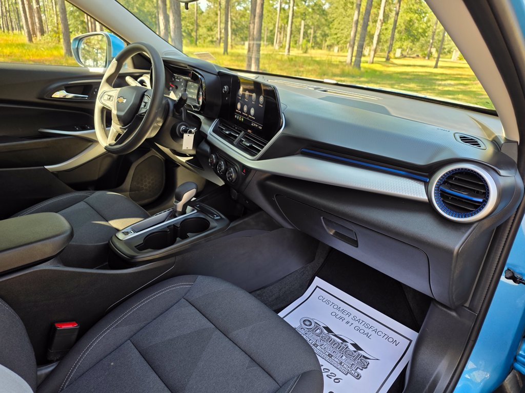 Used 2026 Chevrolet Trax LS w/ LS Convenience Package FWD image 26