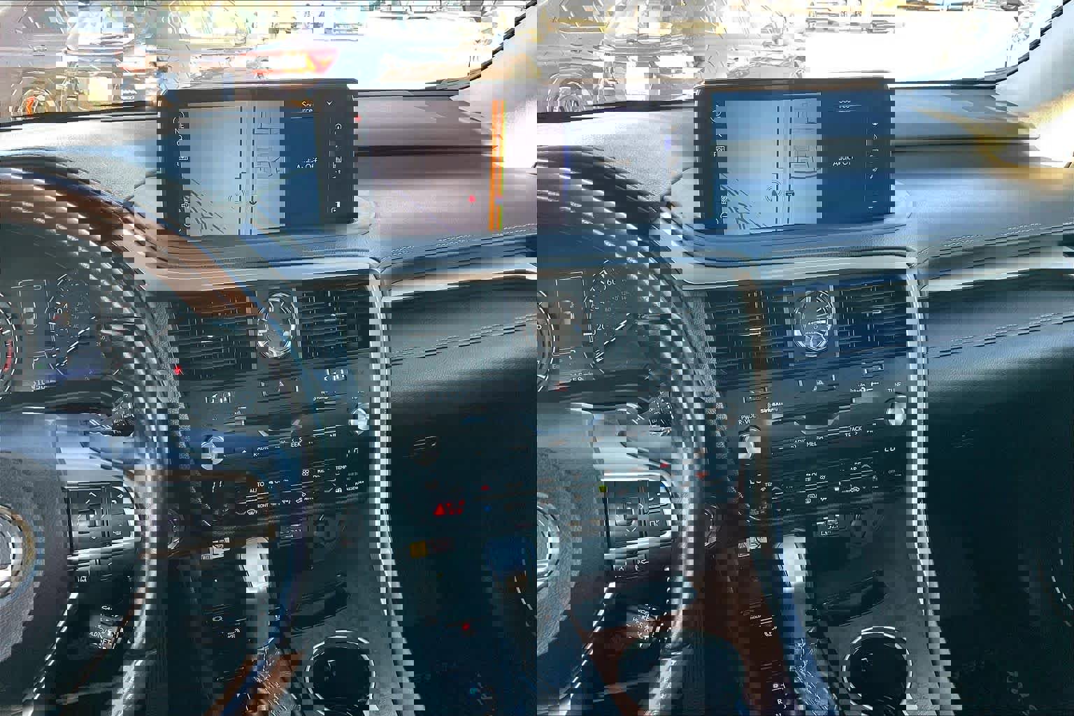 Used 2021 Lexus RX 350L Premium w/ Premium Package image 6