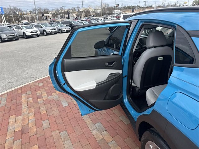 Used 2022 Hyundai Kona SEL w/ Cargo Package image 26
