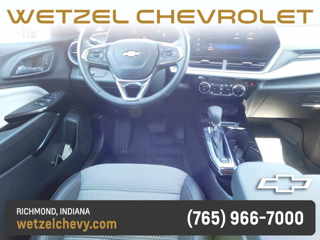 Used 2025 Chevrolet Trax LT w/ Driver Confidence Package FWD image 15