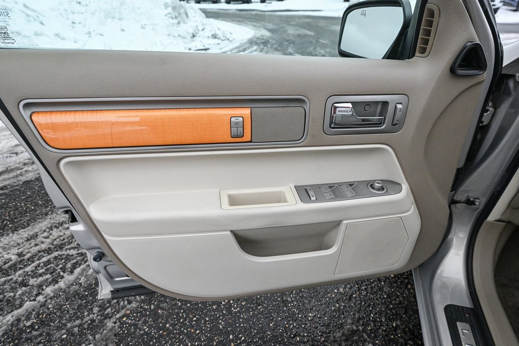 Used 2009 Lincoln MKZ image 19