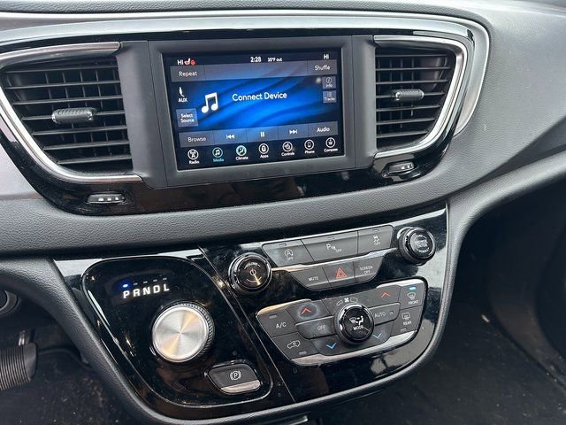 Used 2020 Chrysler Pacifica Touring w/ S Appearance Package image 15