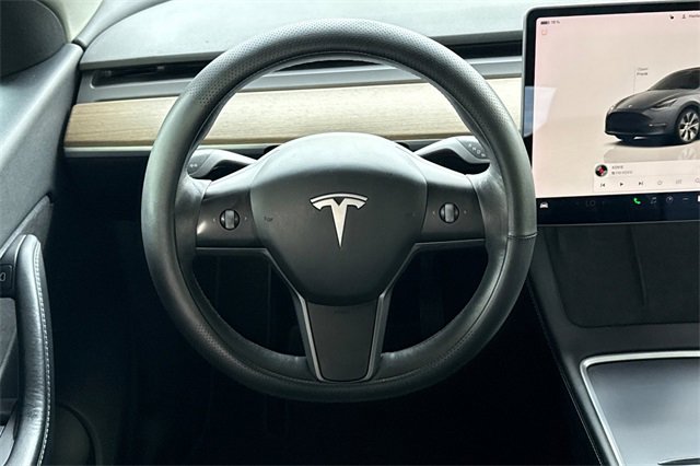 Used 2022 Tesla Model Y Long Range image 19