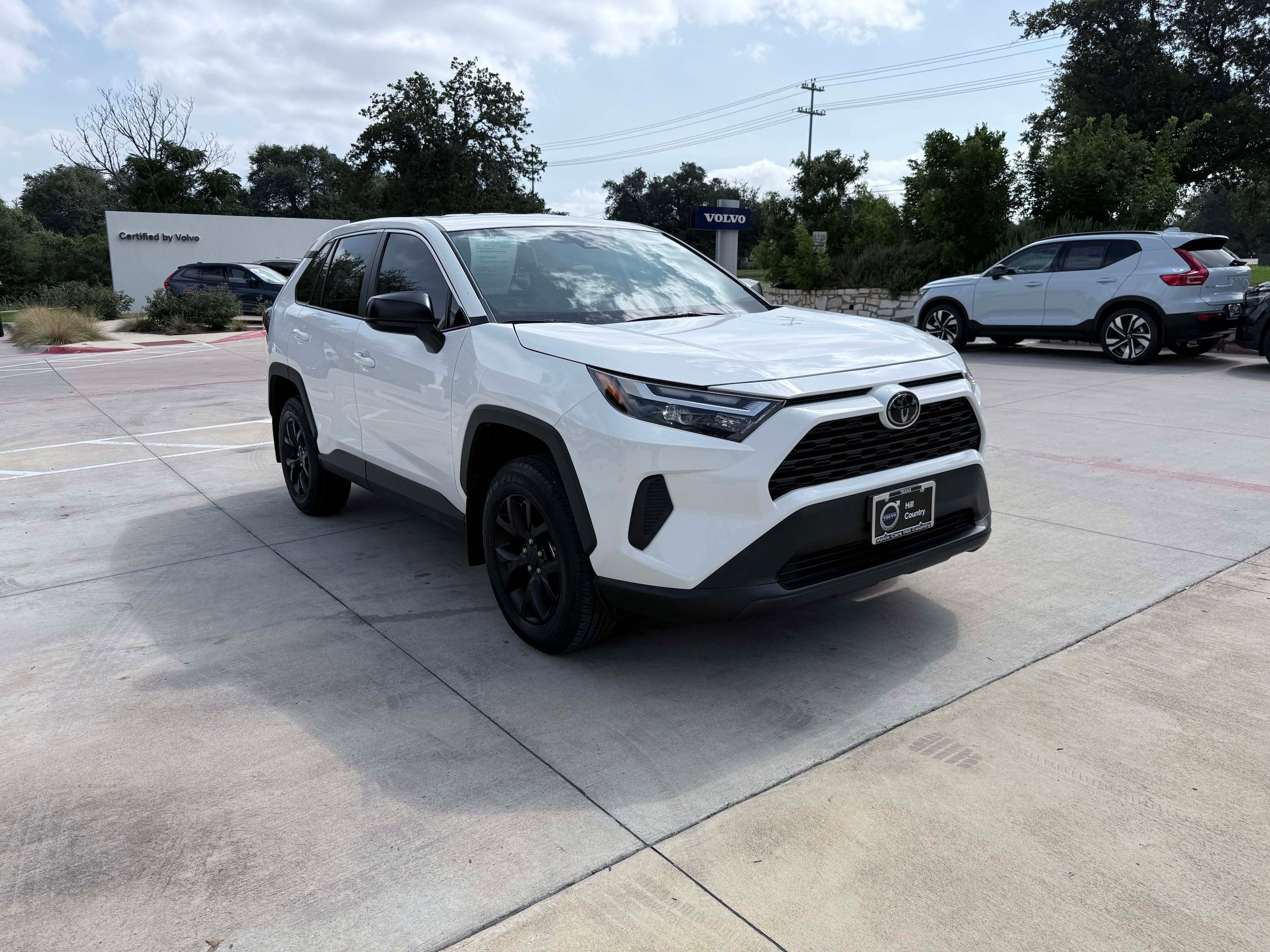 Used 2023 Toyota RAV4 LE FWD image 8