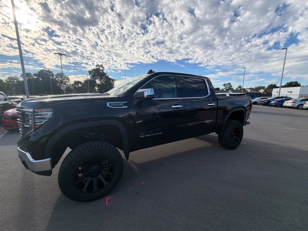 Used 2025 GMC Sierra 1500 SLT AWD/4WD image 1