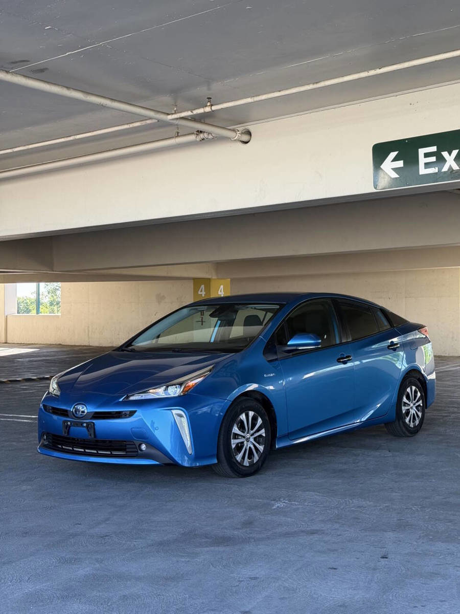 Used 2021 Toyota Prius LE AWD/4WD image 1