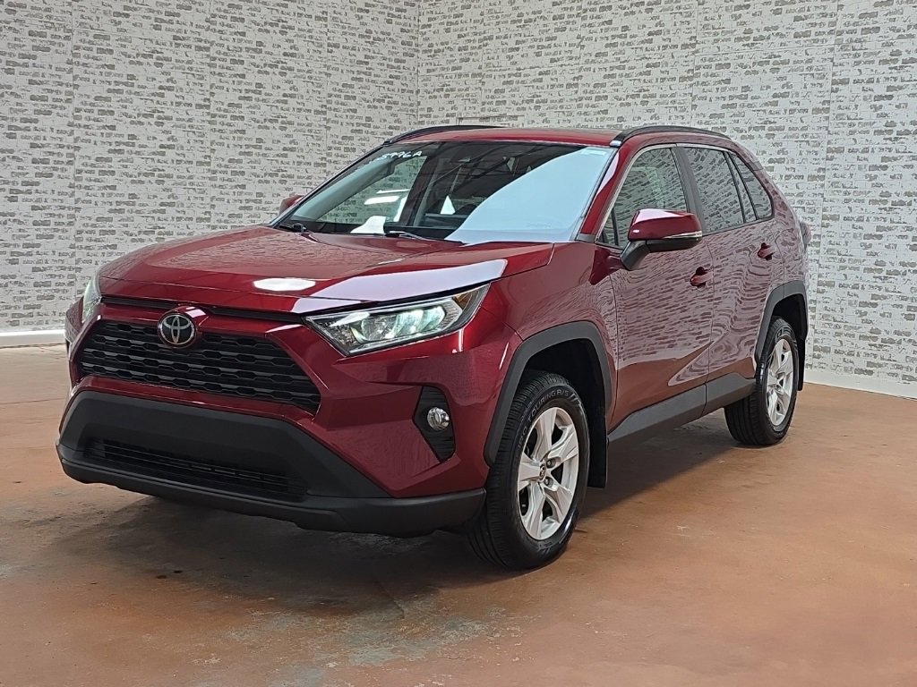 Used 2021 Toyota RAV4 XLE w/ Convenience Package image 3