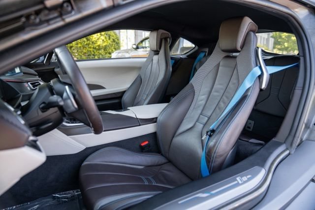 Used 2020 BMW i8 Coupe AWD/4WD image 48