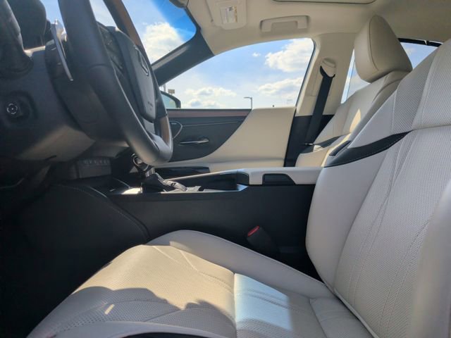 Used 2024 Lexus ES 300h Ultra Luxury w/ Accessory Package (Z2) FWD image 19