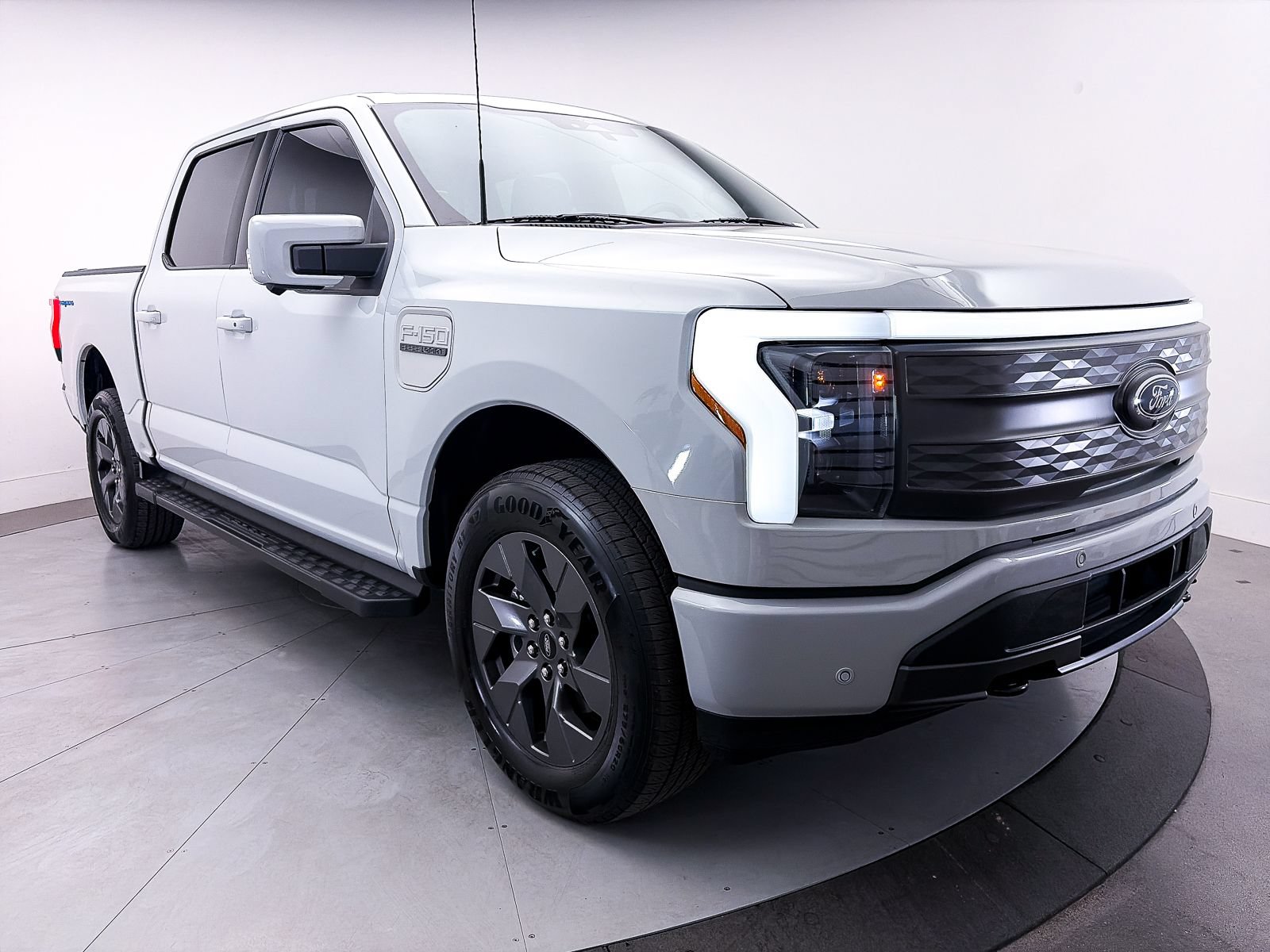 Used 2023 Ford F150 Lightning Lariat AWD/4WD image 12