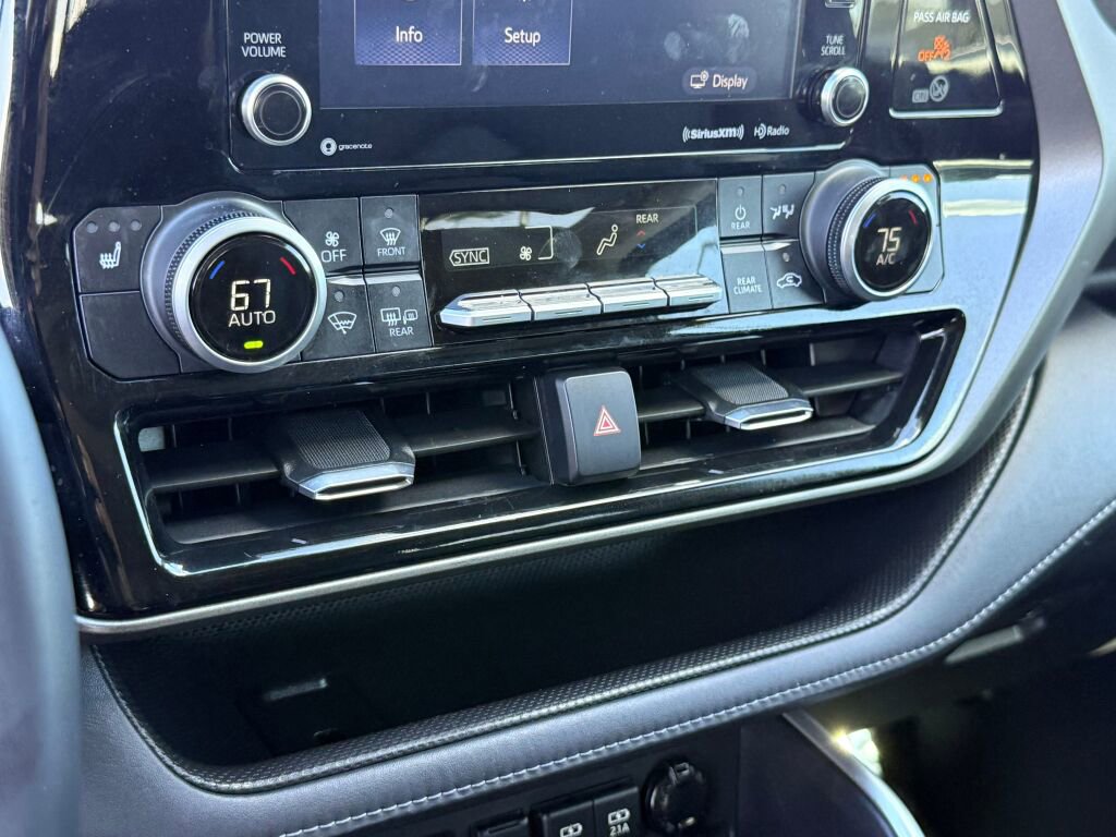 Used 2021 Toyota Highlander XLE image 27