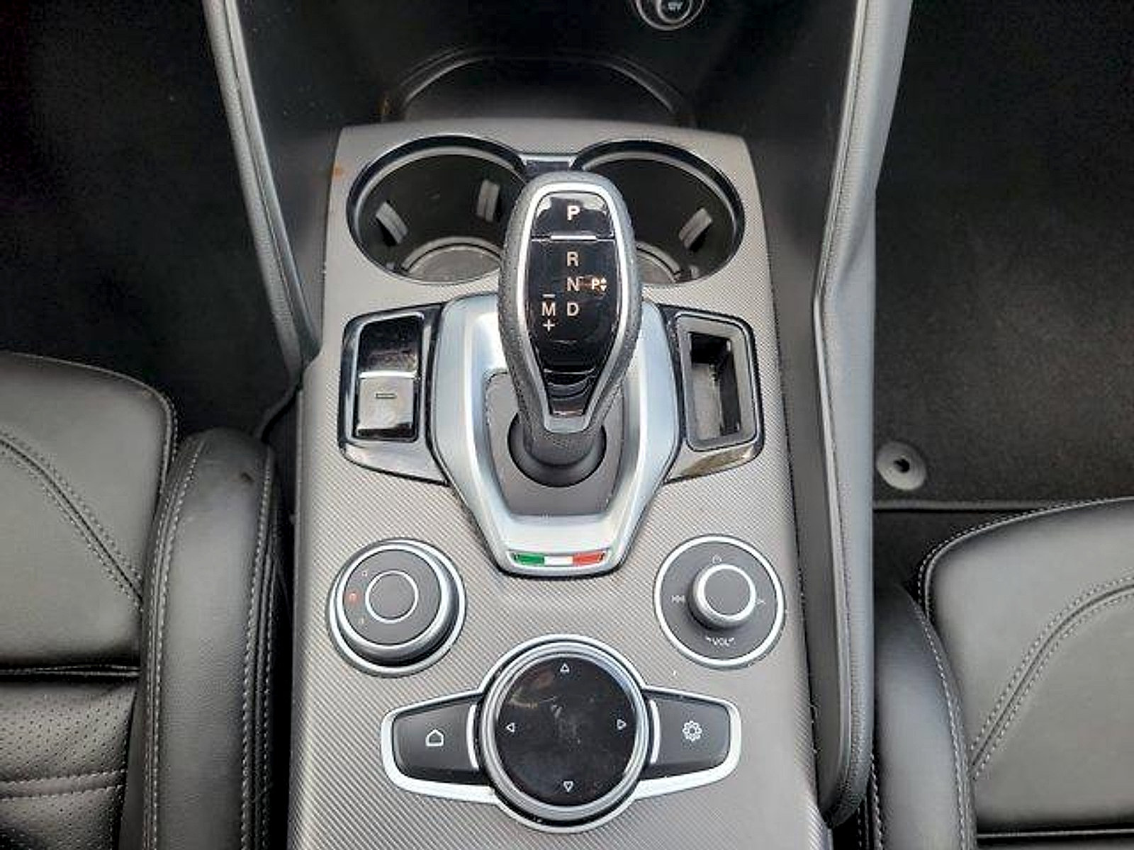 Used 2022 Alfa Romeo Giulia Veloce RWD image 31