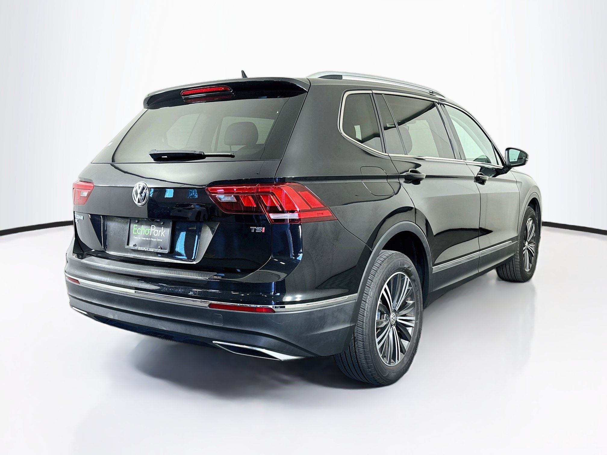 Used 2018 Volkswagen Tiguan SEL FWD image 9