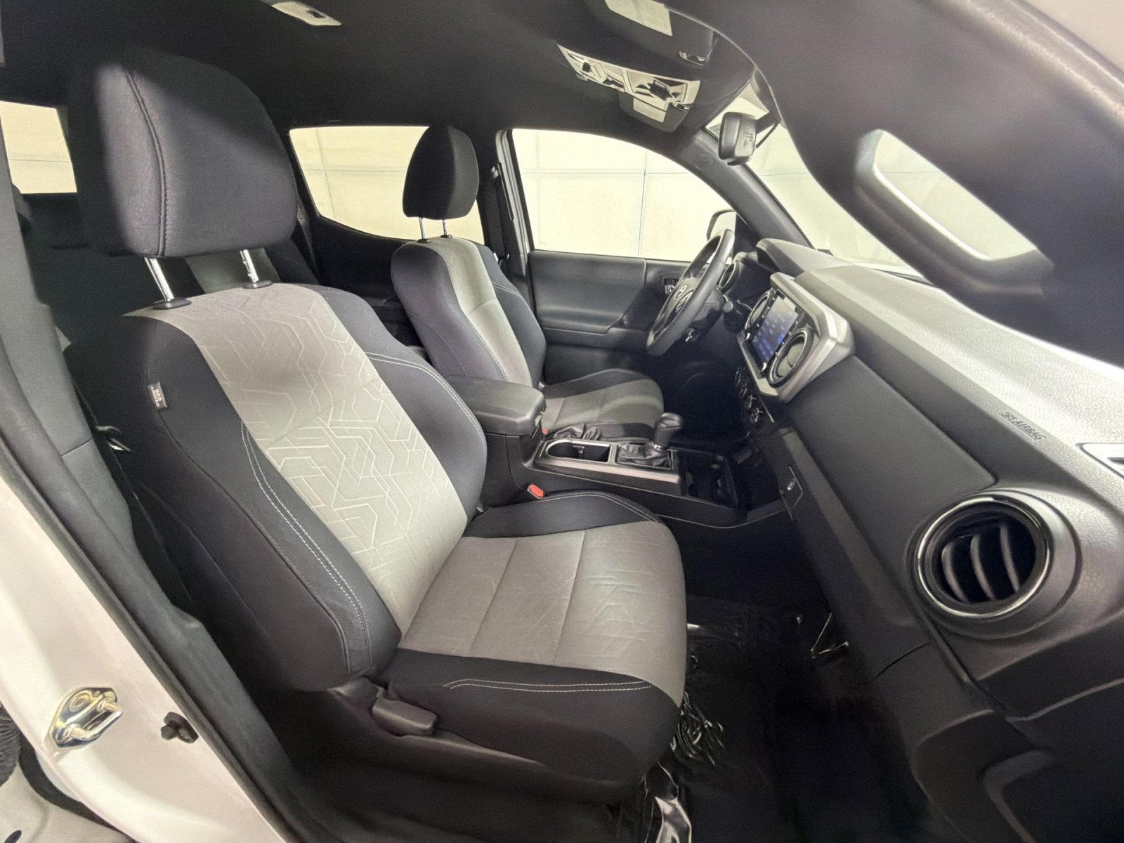 Used 2020 Toyota Tacoma TRD Off-Road image 26