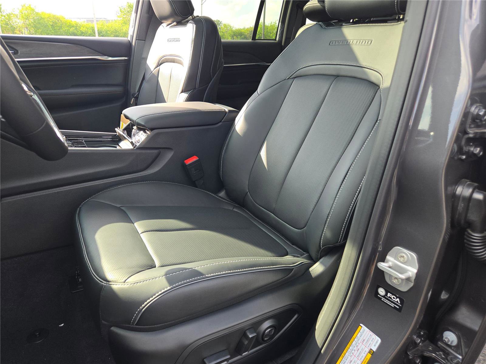 New 2025 Jeep Grand Cherokee Overland w/ Trailer Tow Package image 28