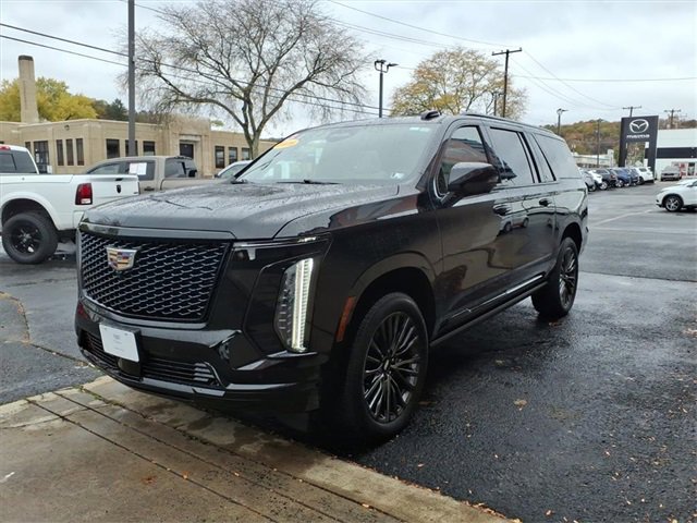 Used 2025 Cadillac Escalade ESV Sport Platinum image 8