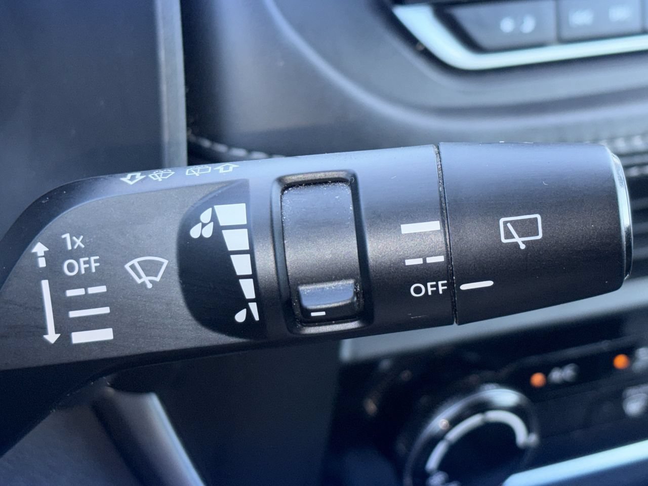 Used 2023 Nissan Rogue S FWD image 9