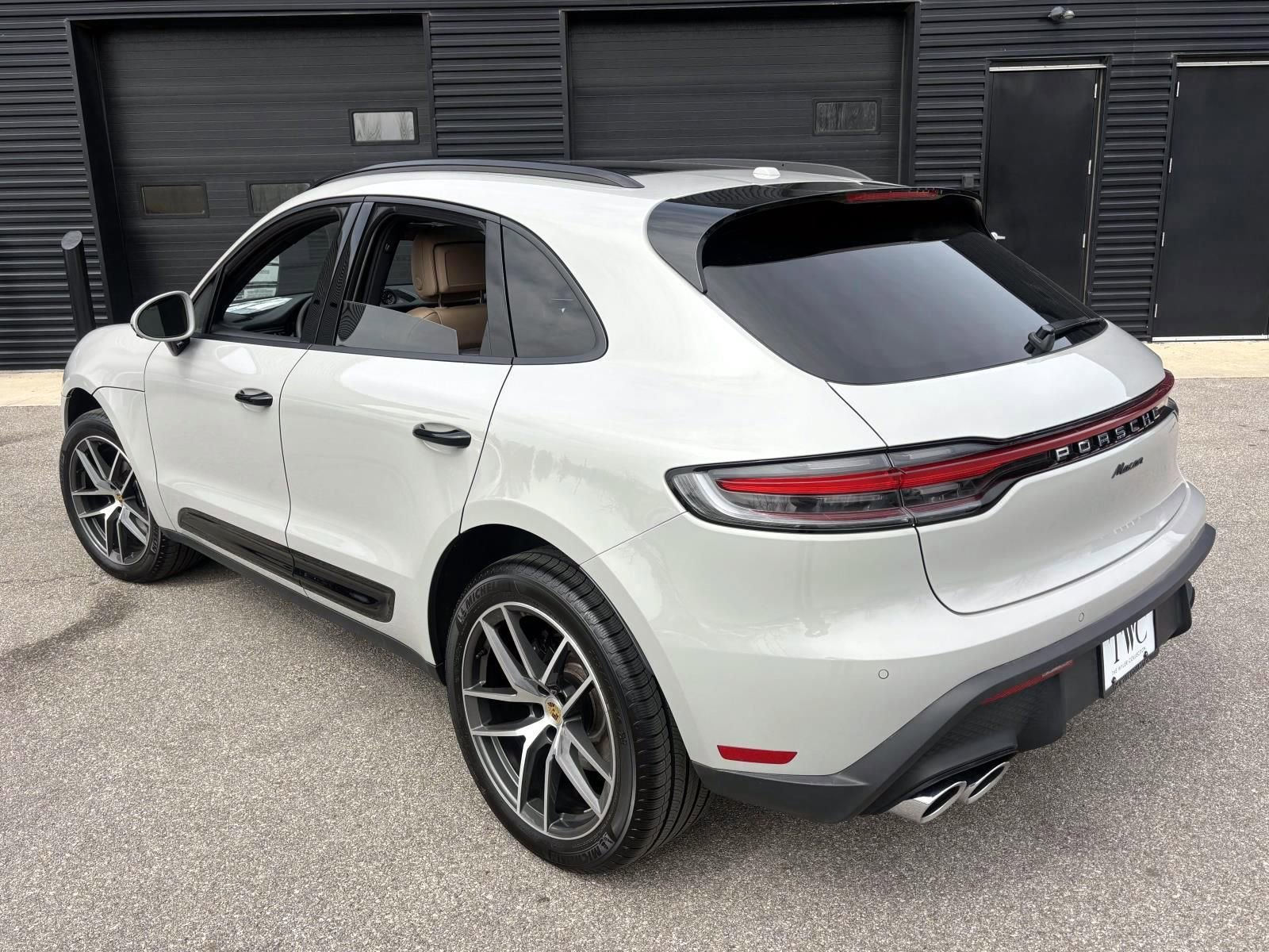 Used 2025 Porsche Macan image 8