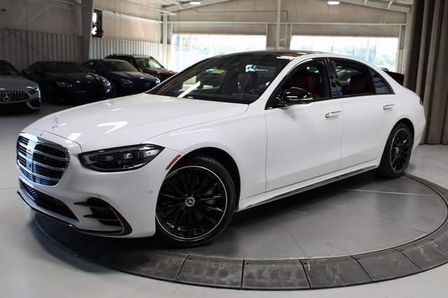 Used 2025 Mercedes-Benz S 580 4MATIC Sedan w/ AMG Line Package image 4