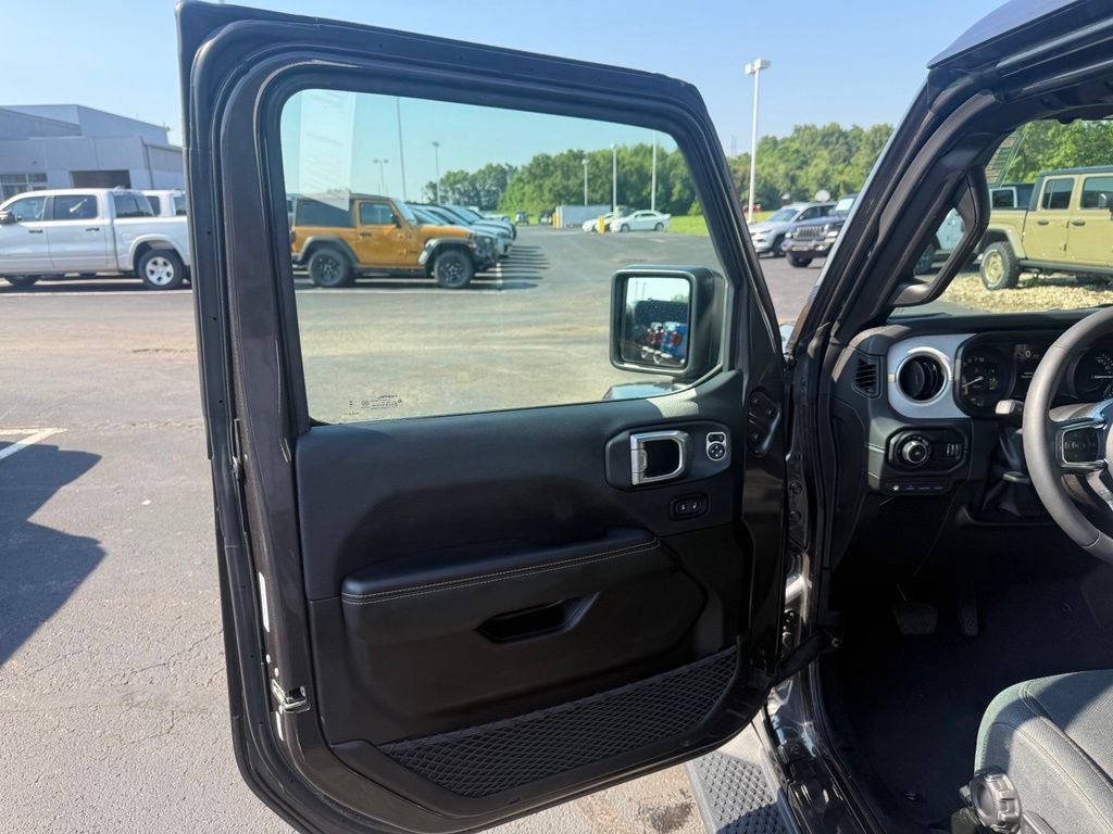 Used 2025 Jeep Wrangler Unlimited Sahara AWD/4WD image 14